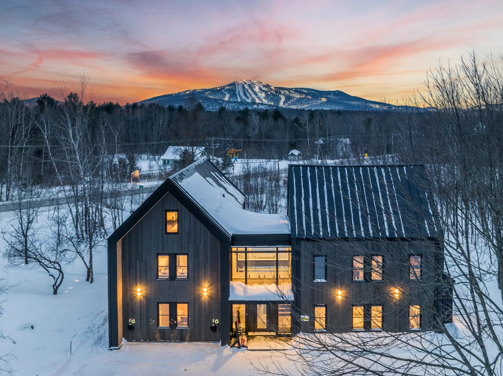 Le chalet L’Ultime, baigné de lumière au cœur de l’hiver